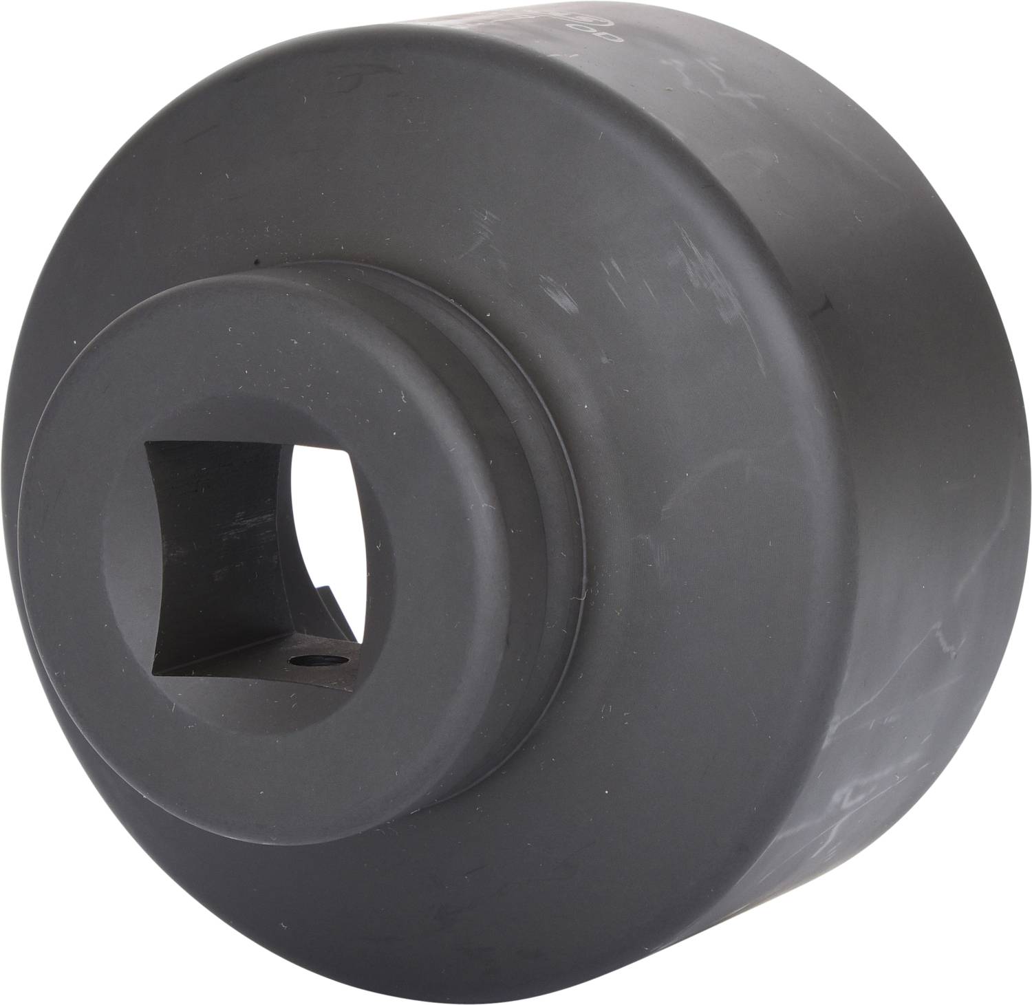 Schwarzer Metalladapter mit quadratischer Öffnung, geeignet für industrielle Anwendungen oder Maschinenanschlüsse.