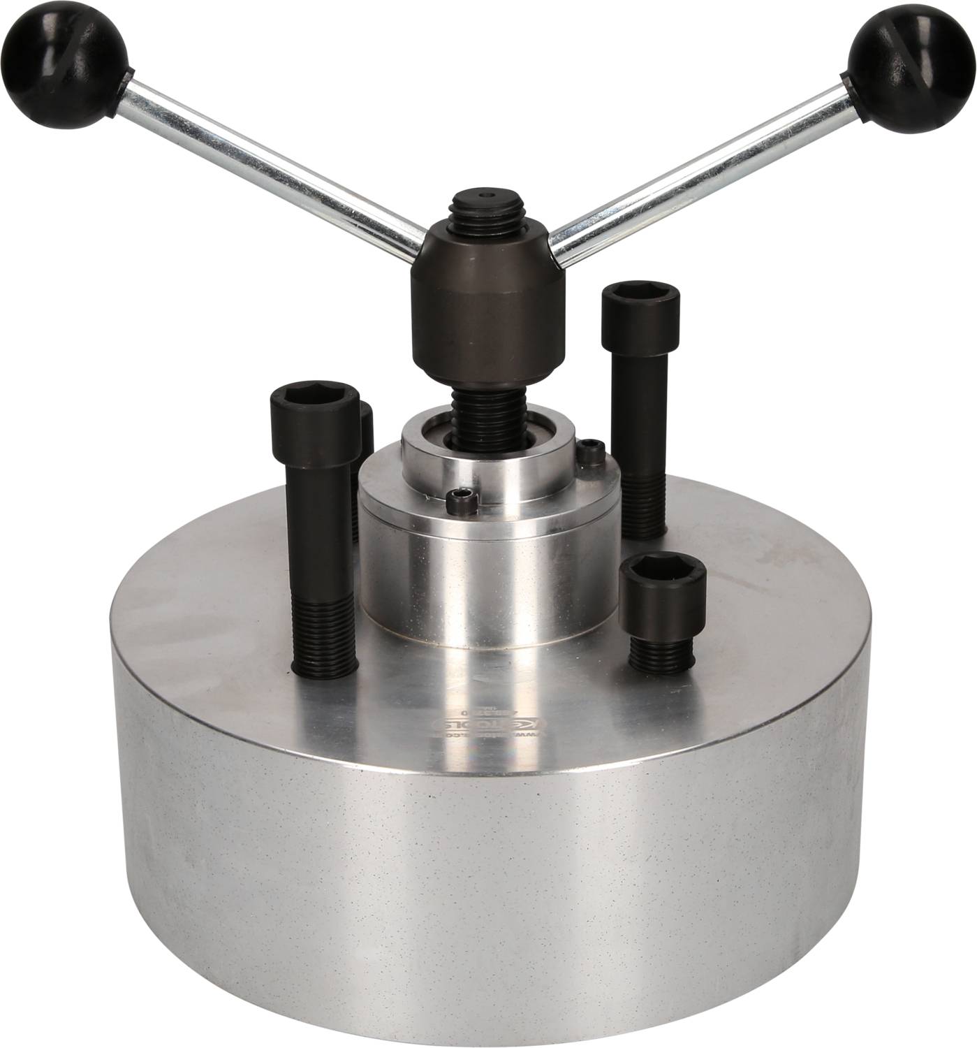 Ein silberner Metall-Handpressensockel mit zwei schwarzen Griffen und drei Schrauben, verwendet zur Materialverdichtung.