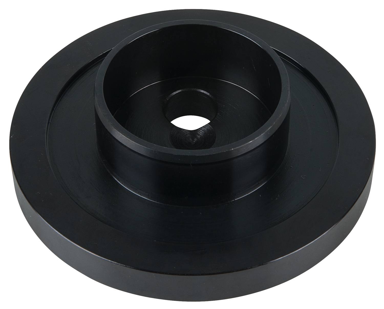Schwarzes, rundes Metallteil mit zentraler Bohrung, geeignet als Maschinenelement oder Werkzeugkomponente.