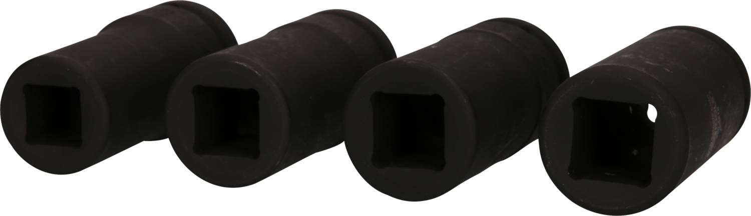 Vier schwarze Werkzeugaufsätze mit quadratischer Öffnung, in einer Reihe angeordnet. Sie haben eine matte Oberfläche.
