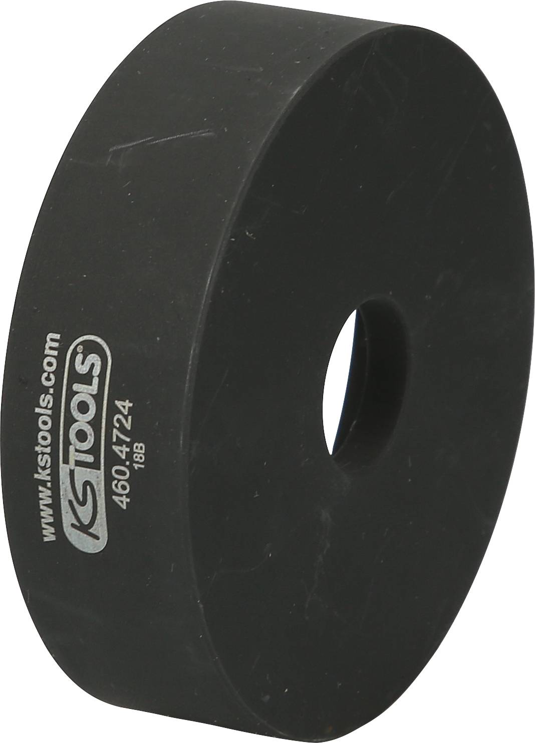 Ein schwarzer Rund-Puffer aus Kunststoff mit einem Loch in der Mitte und dem aufgedruckten Logo 'KS Tools' seitlich.