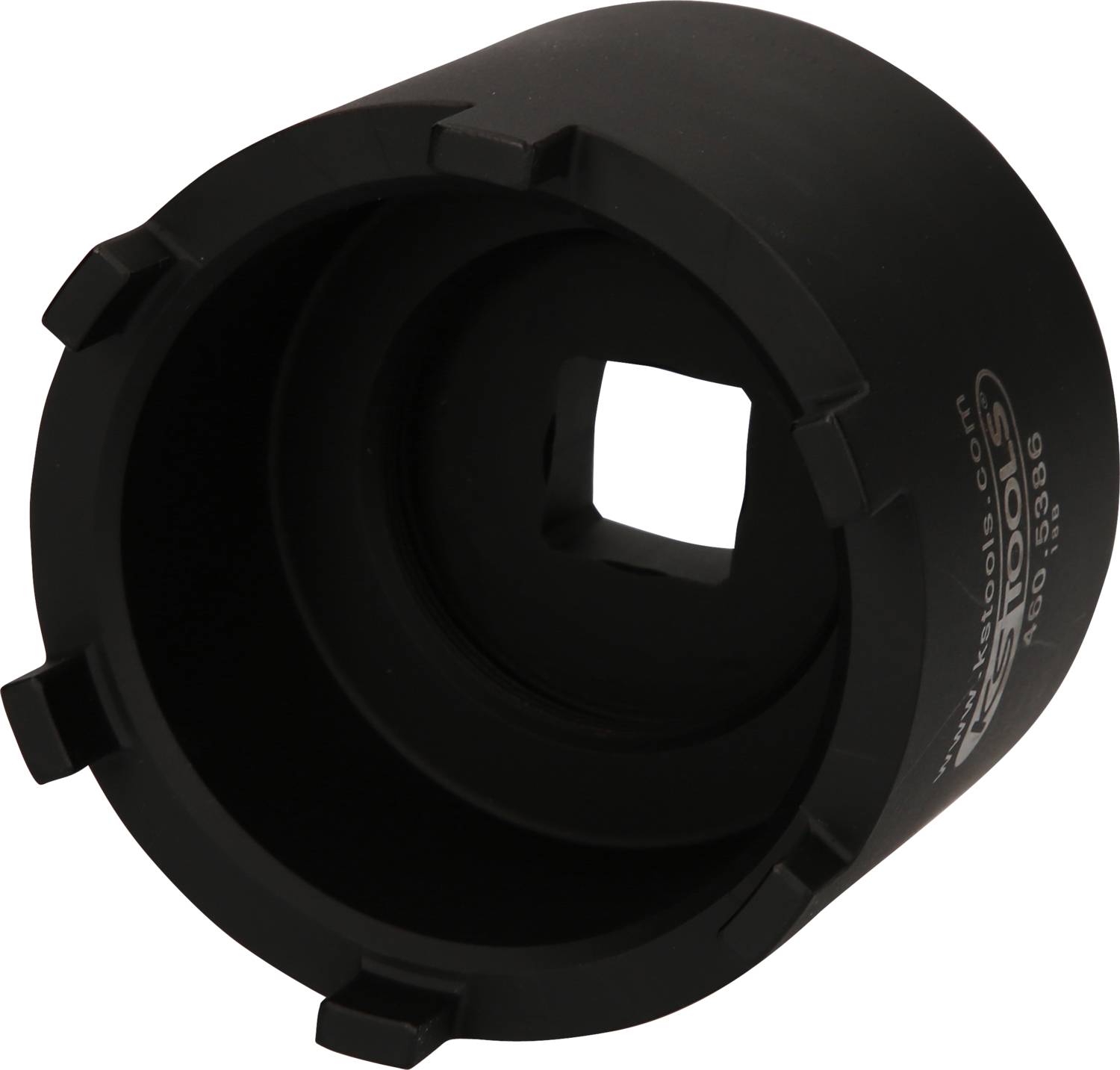 Schwarzes zylinderförmiges Adapterteil aus Metall, mit quadratischer Öffnung und kleinen hervorstehenden Elementen am Rand.