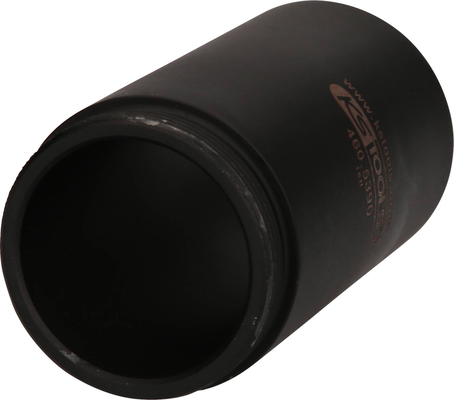 Schwarzer zylindrischer Adapter mit weißem Text auf der Seite.