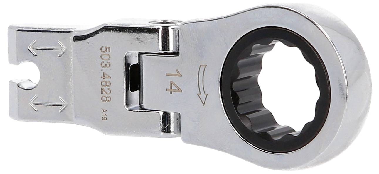 Nahaufnahme eines verchromten Ratschenschlüssel-Kopfes mit einer 14-mm-Markierung und einem Richtungspfeil auf dem Metallkörper.