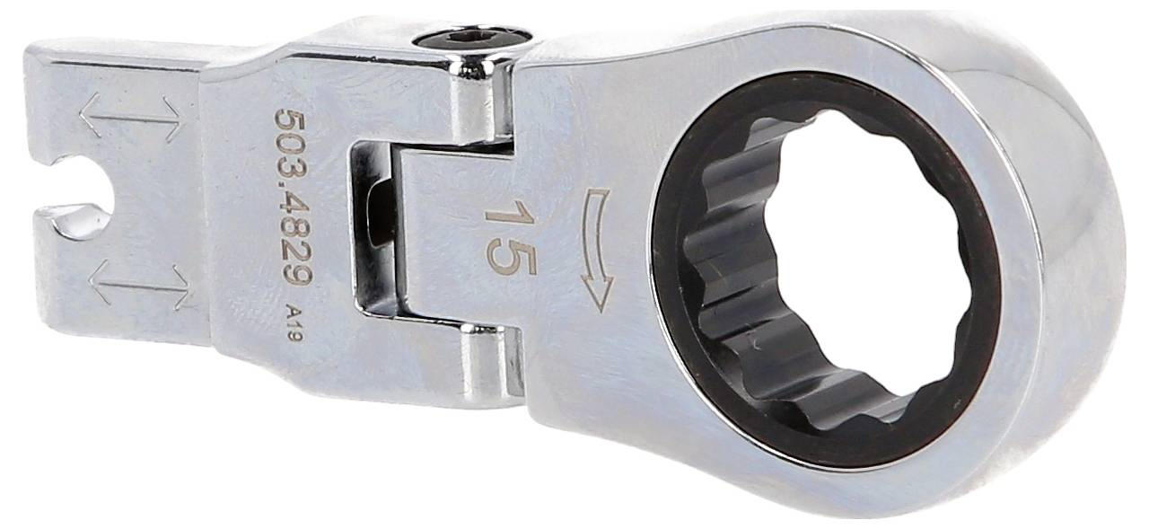 Metallischer Ratschenschlüssel mit einer Markierung von 15 mm Größe und umschaltbarem Pfeil, dargestellt auf weißem Hintergrund.