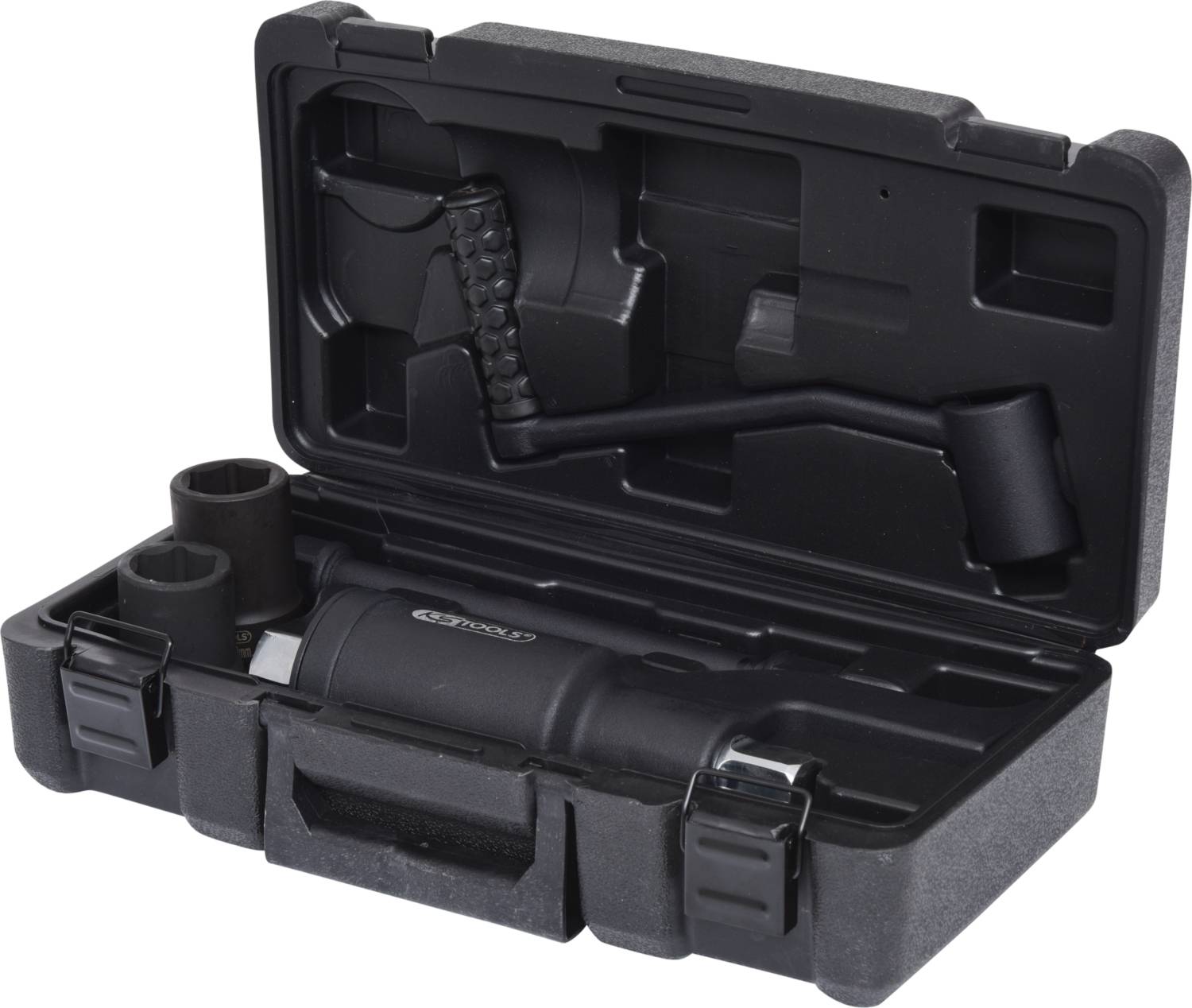 Ein schwarzer Drehmomentschlüssel in offener Hartschalenkiste, mit passenden Stecknüssen und Griff, bereit zur Benutzung.