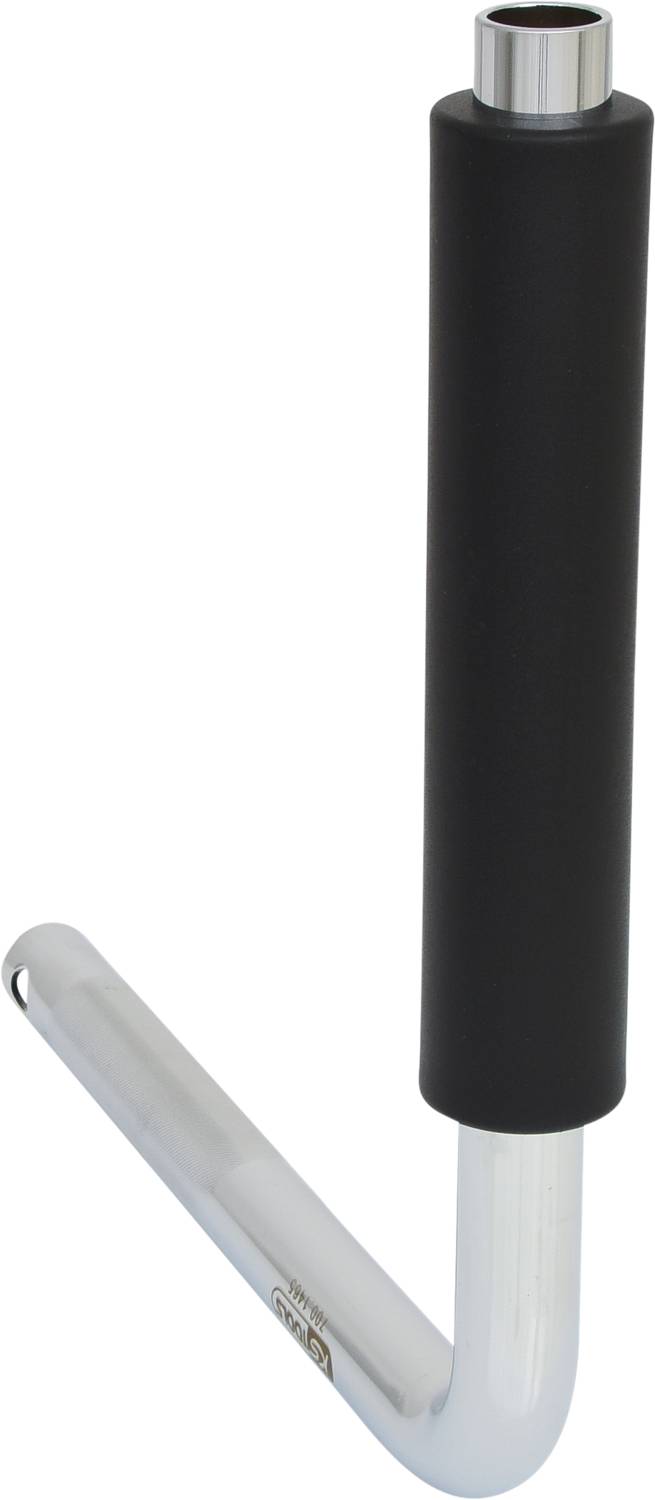 Eine rechtwinklige Metallstange mit schwarzem Griff, möglicherweise ein Werkzeugaufsatz oder Halterung, vor weißem Hintergrund.