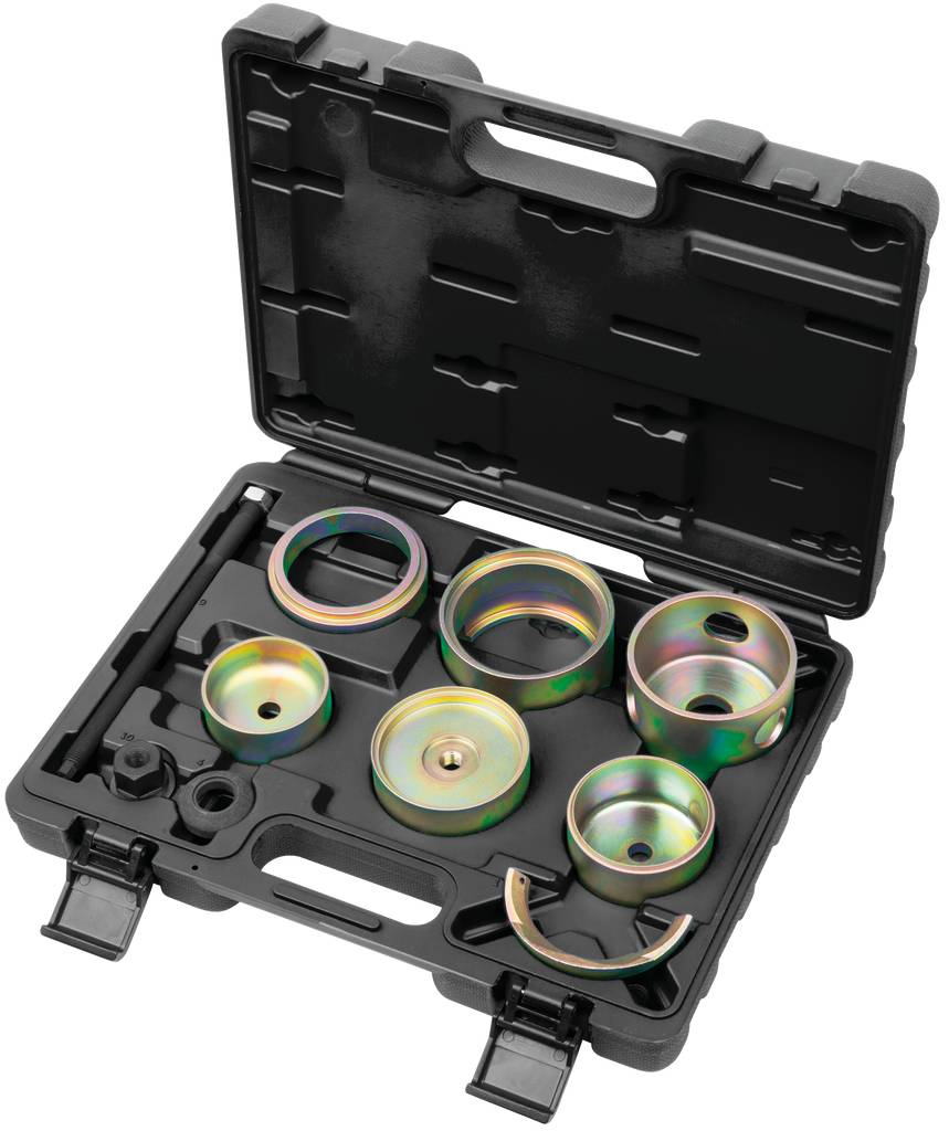 Ein schwarzer Werkzeugkoffer mit verschiedenen metallischen Aufsätzen für mechanische Arbeiten, ordentlich organisiert in Fächern.