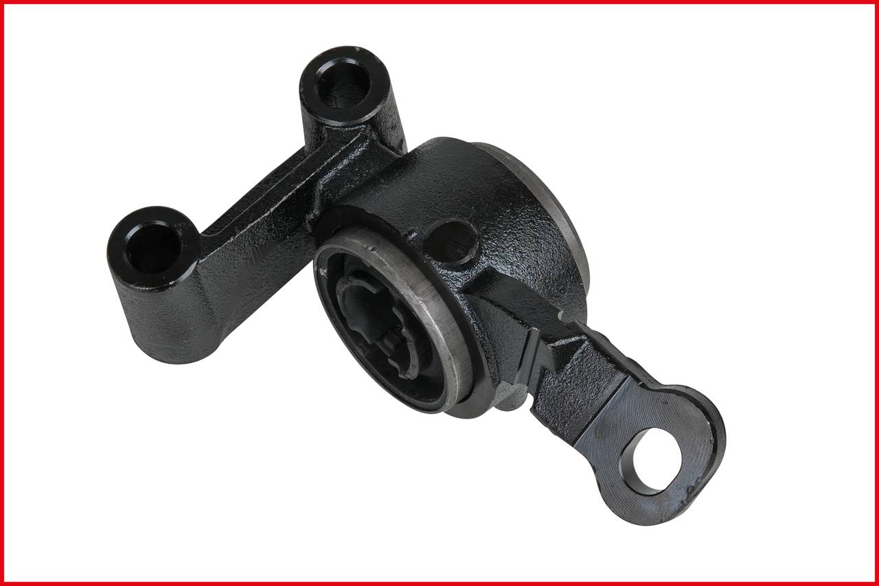 Ein schwarzes Metallteil mit zwei Löchern an einem Ende und einem runden Abschnitt in der Mitte, möglicherweise Teil eines mechanischen Systems.