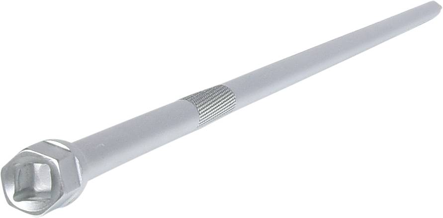 Langer, silberner Schraubenschlüssel mit geriffeltem Griffabschnitt, verwendet zur Betätigung von Schrauben oder Muttern.
