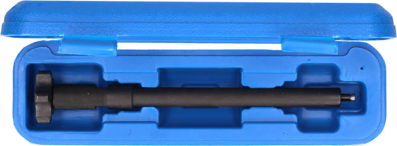 Schwarzer Metallstift in blauer Kunststoffverpackung, vermutlich ein Werkzeug, das sicher in einer passgenauen Form gehalten wird.