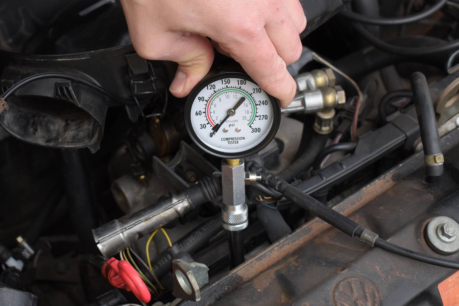 Brilliant Tools BT581150 Kompressionstester-Satz für Benzin Motoren, 2-tlg