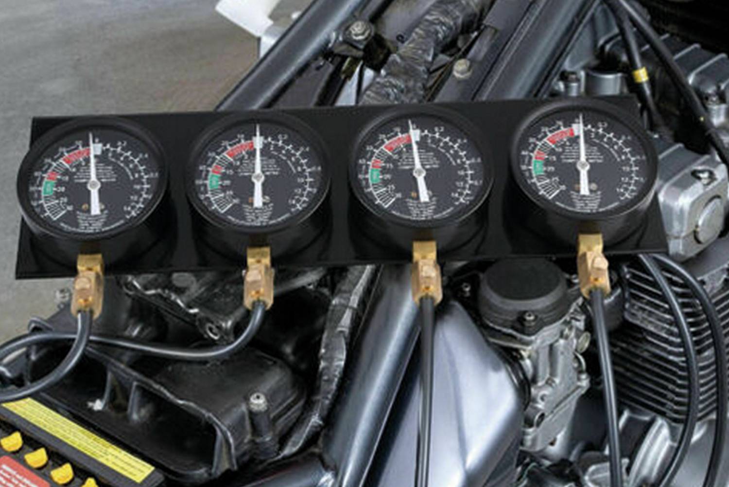 Brilliant Tools BT581200 Synchron-Vergaser-Testgerät, mit 4 Synchronuhren, 26-tlg