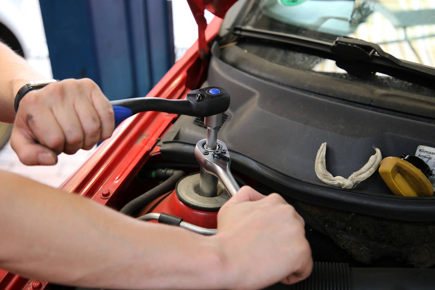 Brilliant Tools Stoßdämpfer-Werkzeug-Satz, 18-tlg BT651250