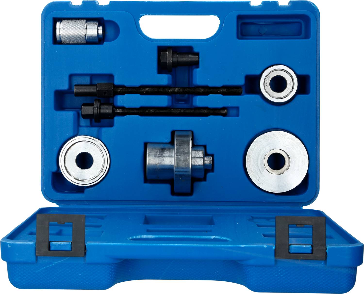 Blauer Werkzeugkasten mit verschiedenen Werkzeugen und Zubehör zur Autoreparatur, einschließlich Schraubenschlüssel und Adapter.