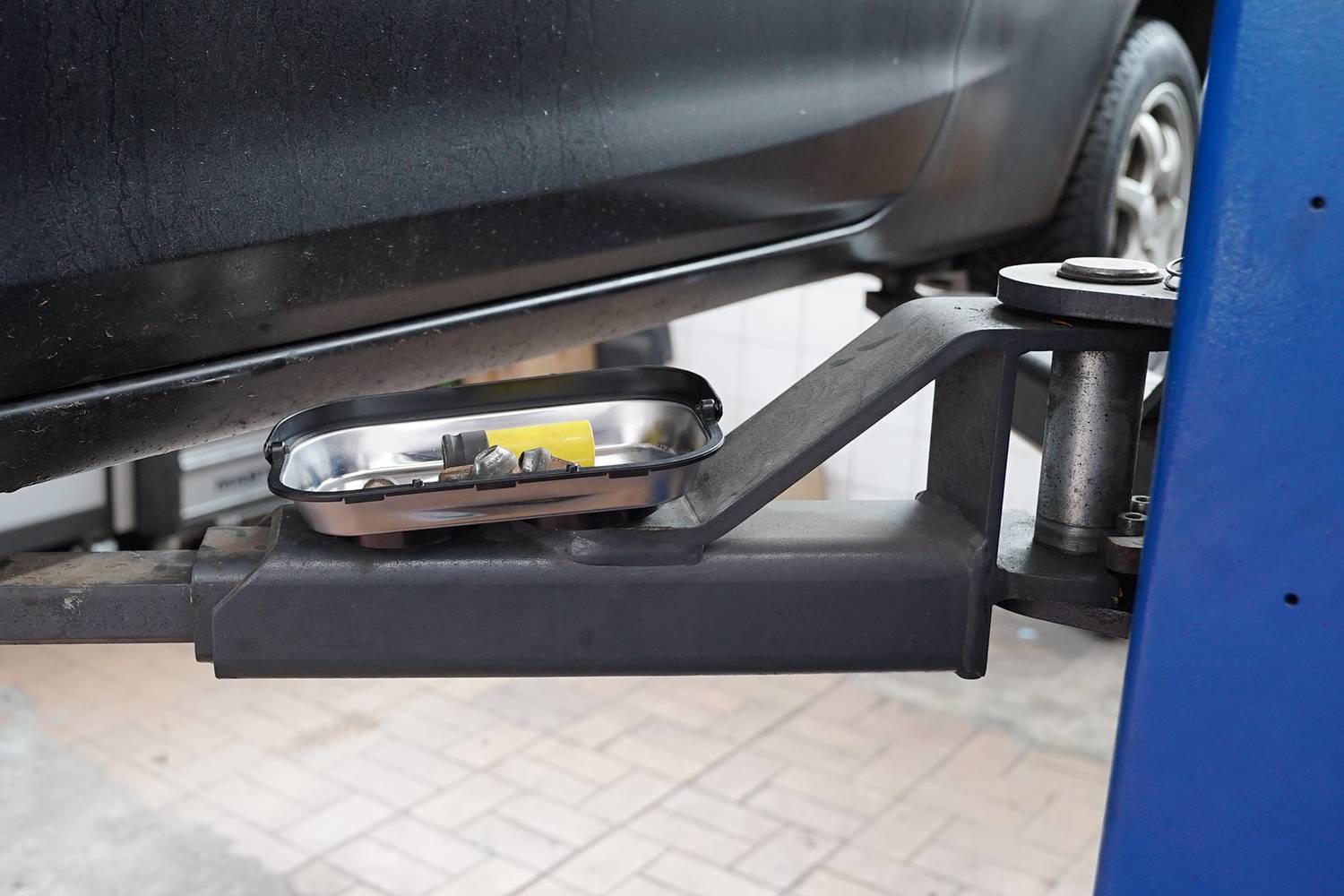 Magnetisches Tablett / Schale aus Edelstahl mit Auffangrahmen 140 x 240 mm Brilliant Tools BT691166