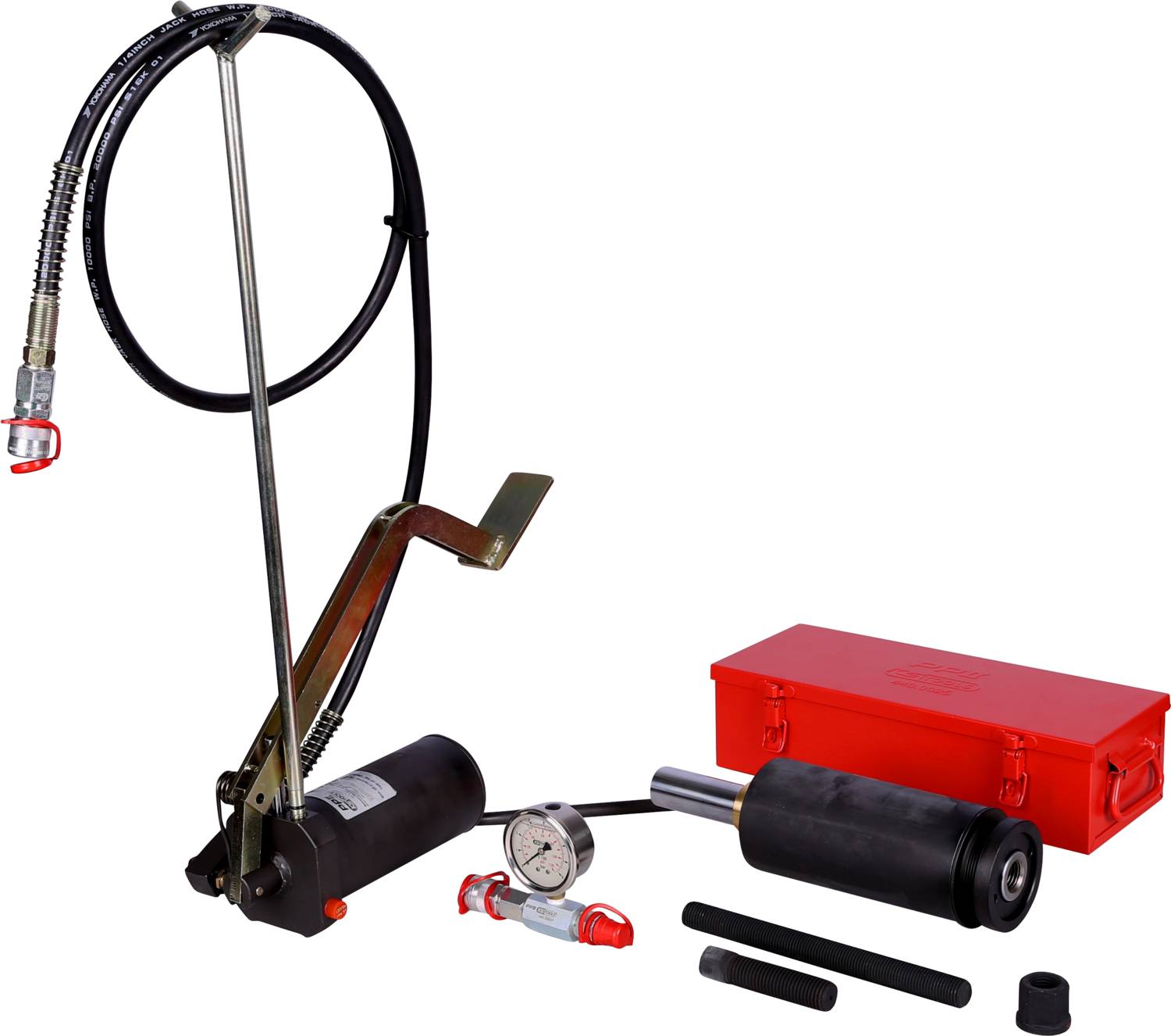 Hydraulisches Presswerkzeug, bestehend aus Pumpe, Druckmesser und Zubehör, neben rotem Metallkasten auf weißem Hintergrund.