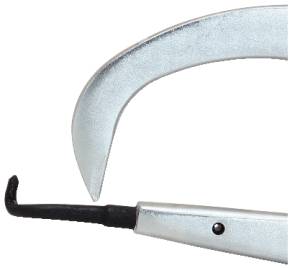 Ein silbernes Sichelmesser mit einem schwarzen, hakenförmigen Ende. Es wird oft zum Öffnen von Verpackungen verwendet.