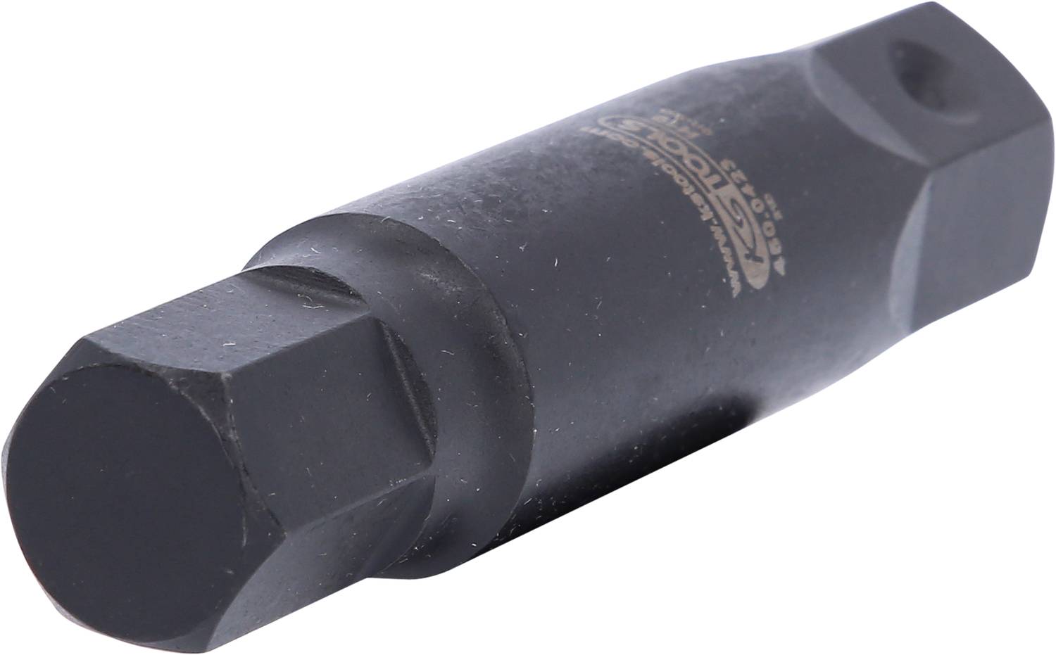 Ein schwarzer Steckschlüsseladapter aus Metall mit sechseckigen Enden, verwendet zur Verbindung unterschiedlicher Werkzeuggrößen.