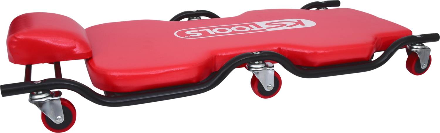 Rote Automechaniker-Liege mit vier Rollen und gepolstertem Kopfteil, Markenname auf der Sitzfläche sichtbar.