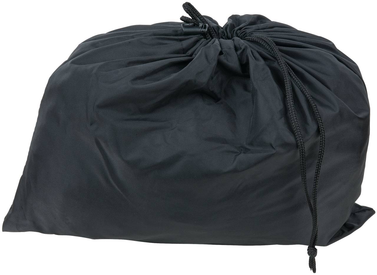 Schwarzer Beutel mit Zugkordel, leicht zerknittert. Geeignet für die Aufbewahrung von Kleidung oder anderen Gegenständen.
