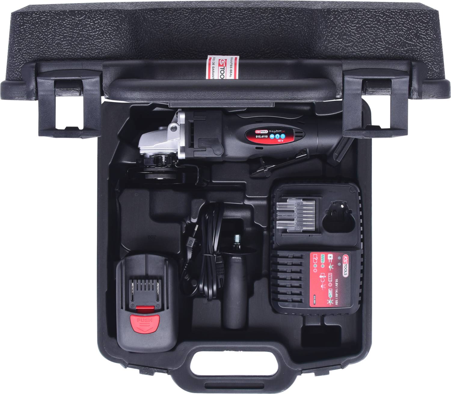 Ein Werkzeugkoffer mit einer elektrischen Schleifmaschine und Zubehör, darunter ein Ladegerät und Schleifscheiben-Aufbewahrungsfächer.