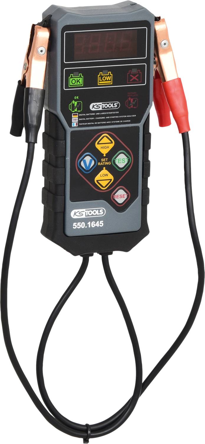Ein digitaler Batterietester mit Anzeigeleuchten und Klemmen. Zeigt den Ladezustand der Fahrzeugbatterie an.