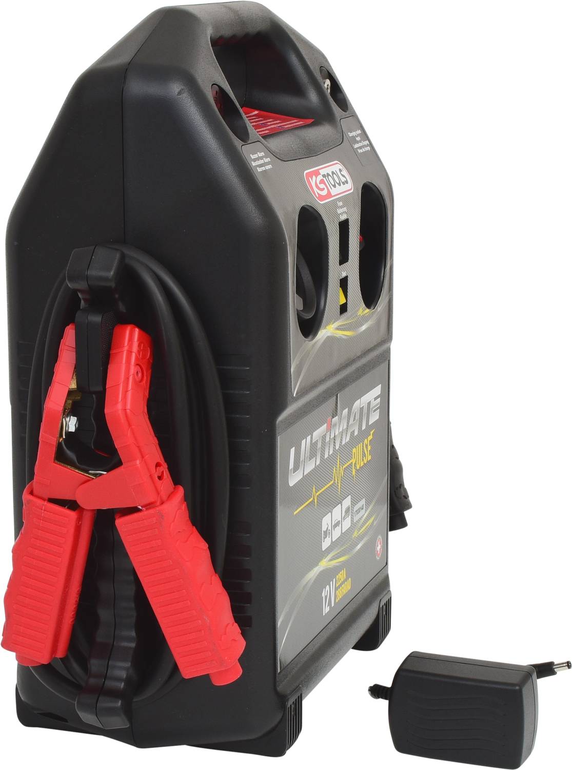 Tragbarer Starthilfe-Akku mit Klemmen und Netzteil. Markierung 'Ultimate Plus 600' sichtbar. Geeignet für Fahrzeuge mit 12V-System.
