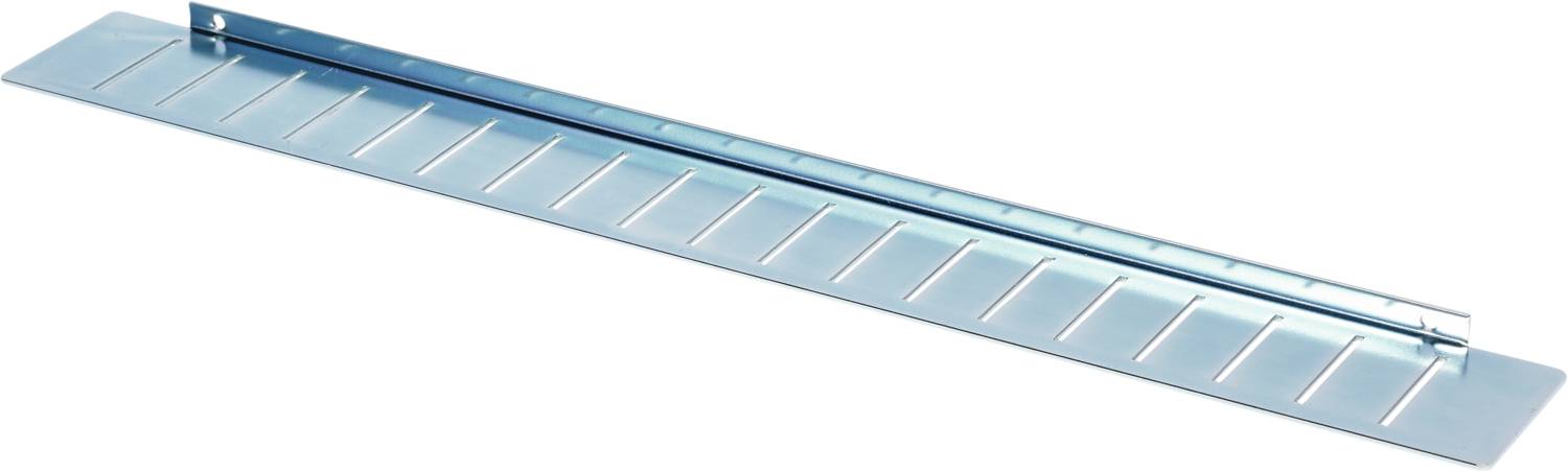 Ein Metalllineal mit Zentimeter- und Millimeter-Markierungen, das auf einer flachen Oberfläche liegt.
