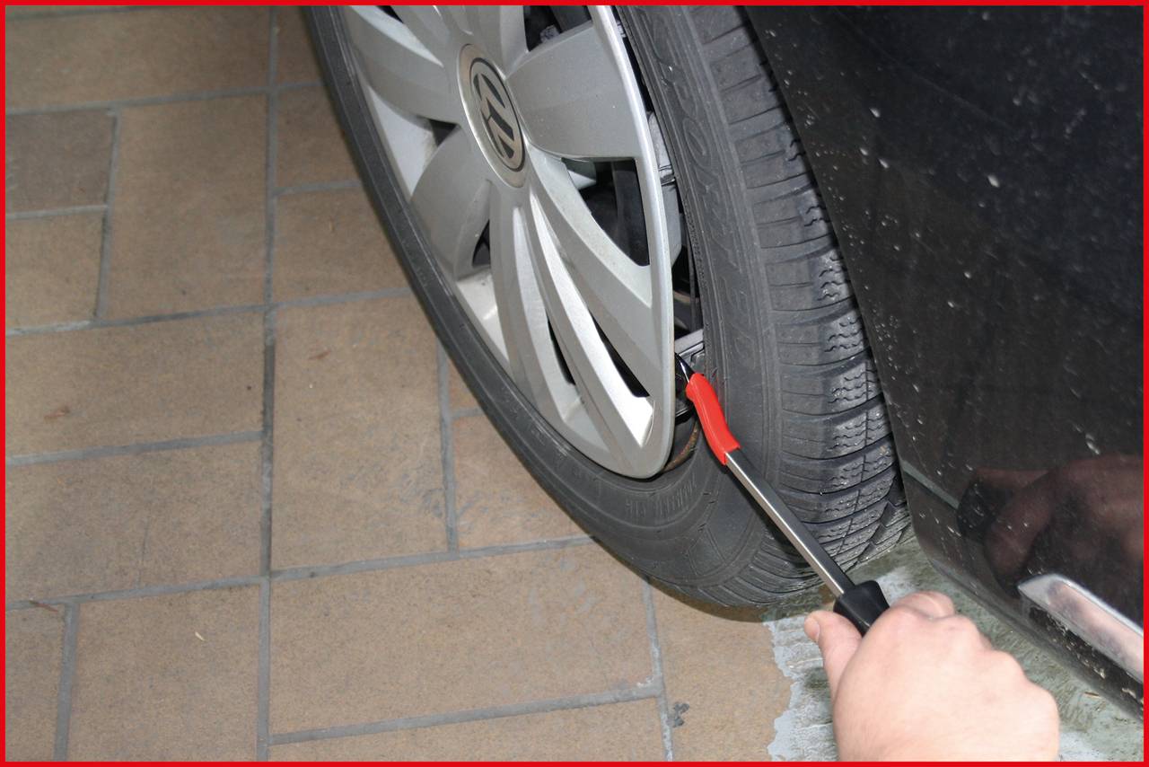 KS Tools 911.8150 Radkappenheber mit Schutzisolierung, 300mm