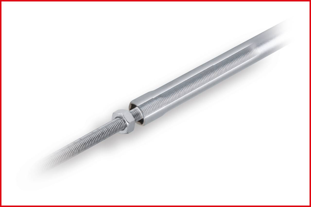 Ein silberner, gewindeter Zylinder mit einer Schraube am Ende auf weißem Hintergrund.