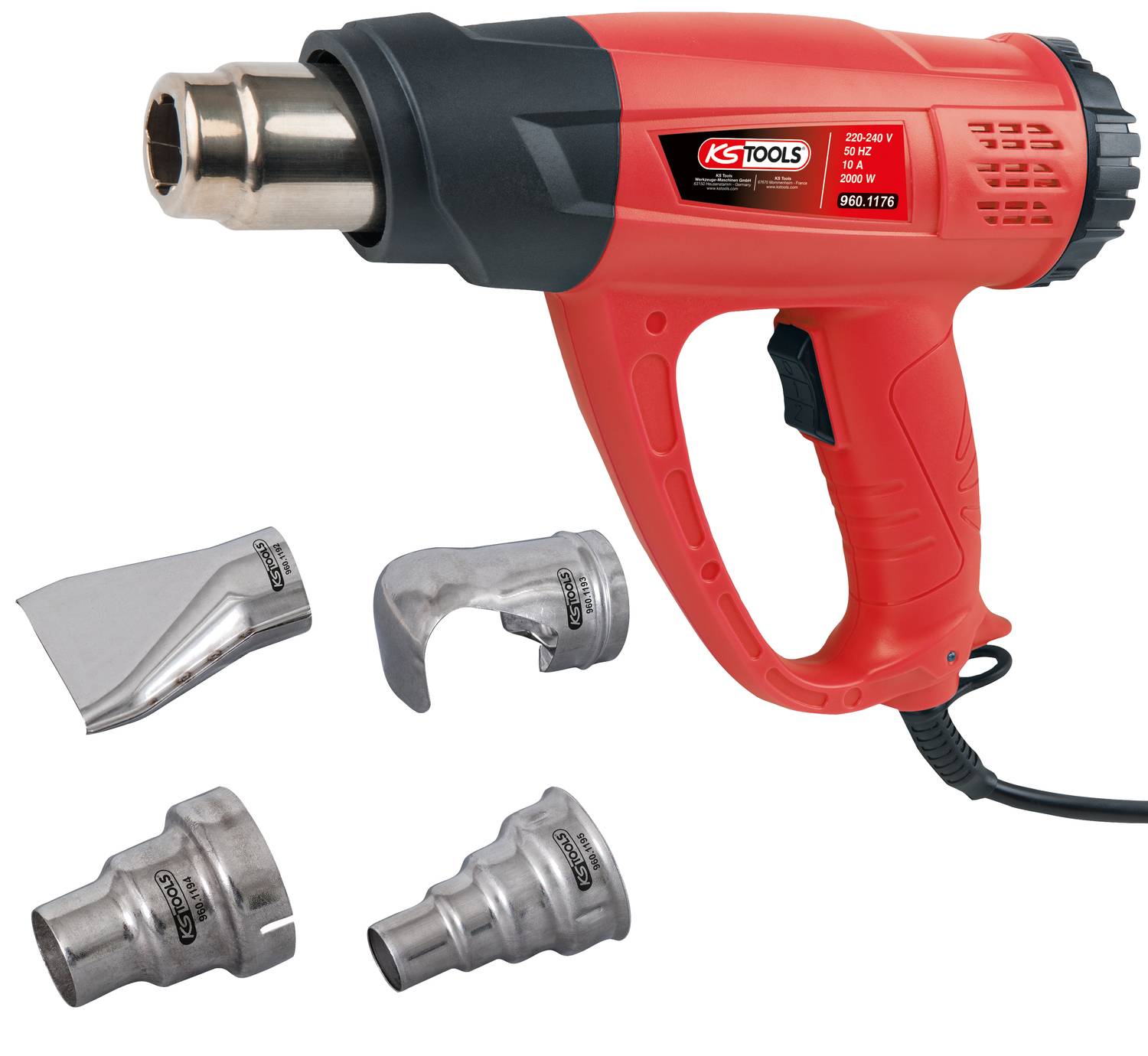 Ein rotes Heißluftgebläse mit schwarzem Griff und vier verschiedenen Düsenaufsätzen für unterschiedliche Anwendungen.