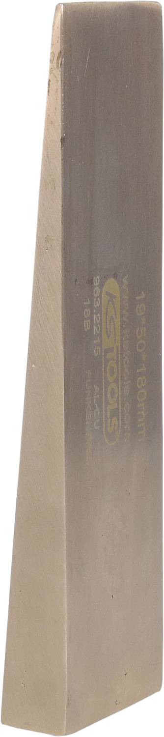 Ein metallener Fäustelkeil, oben breit und unten spitz zulaufend. Dient zur Holzbearbeitung oder Handwerksarbeiten.