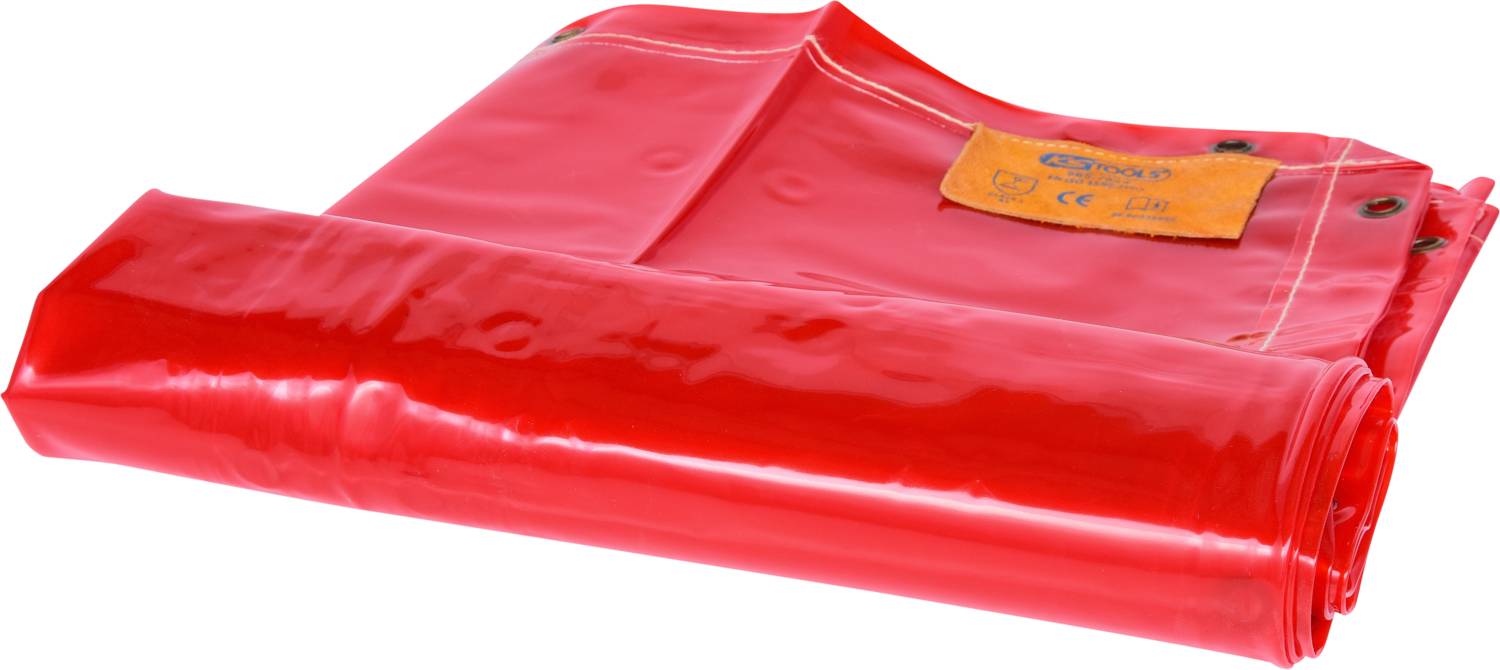 Ein aufgerolltes, rotes PVC-Planenmaterial mit einem Etikett. Geeignet für industrielle oder handwerkliche Anwendungen.