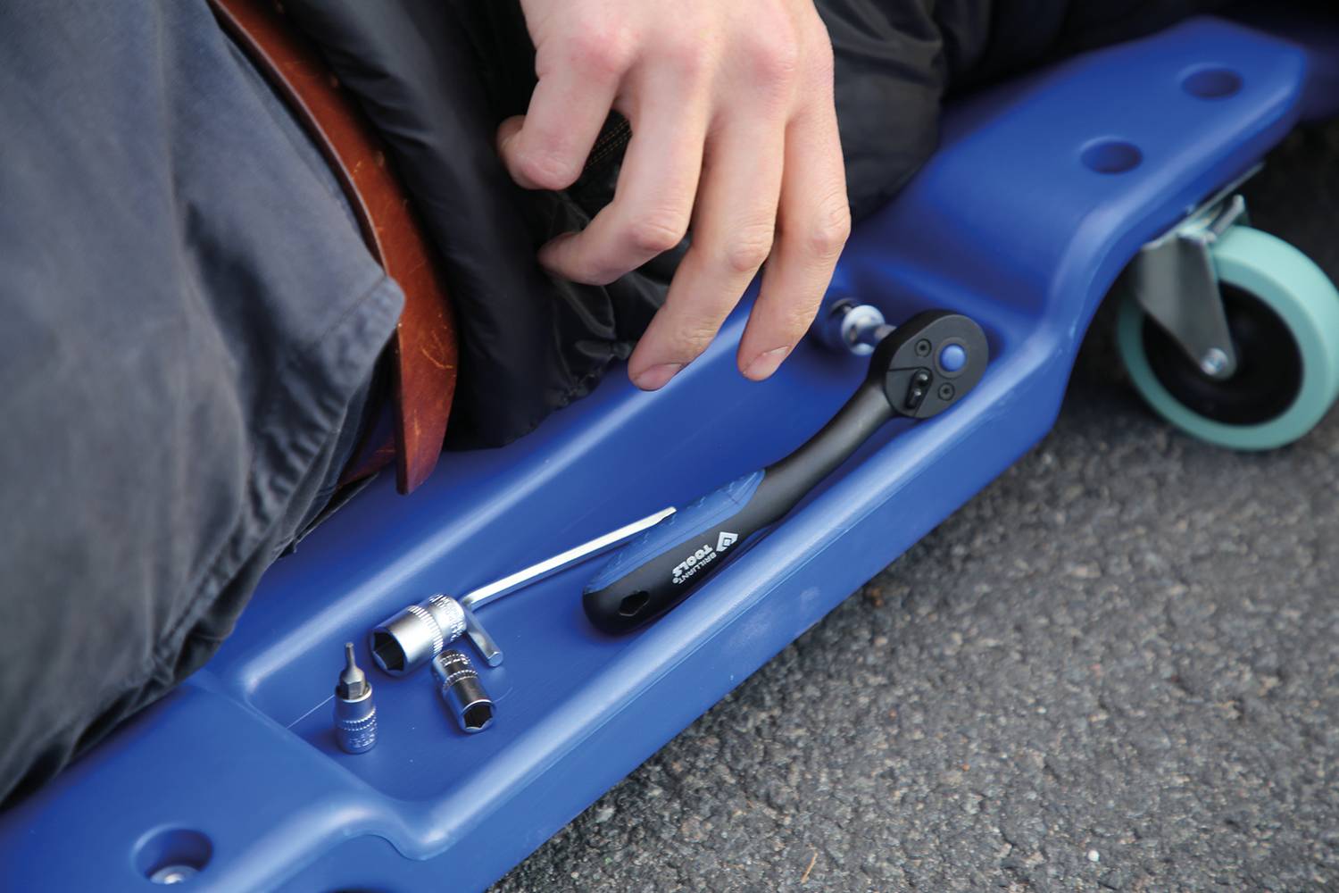 Brilliant Tools BT156905 Fahrbare Liege, L1030 x B480 x H115 mm