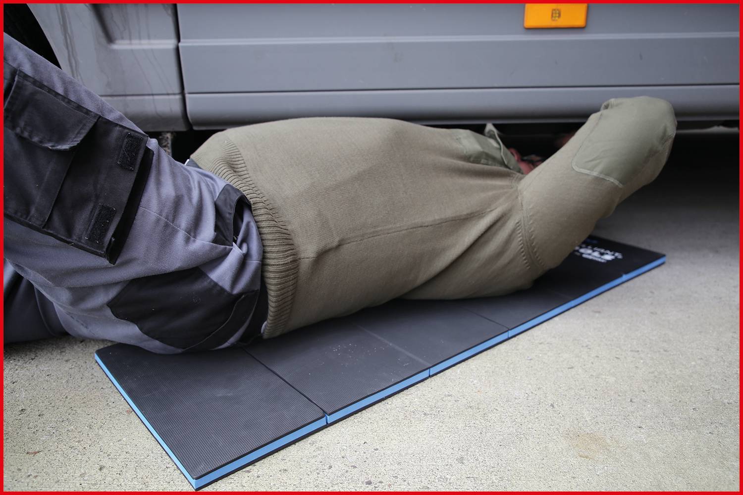 Brilliant Tools BT156920 Faltbare Mechaniker-Schutzmatte, 1200 x 400 x 23 mm