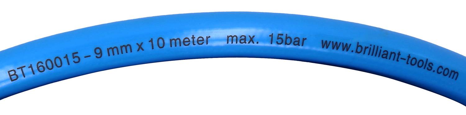 Blauer Schlauch mit der Aufschrift 'BT160015 - 9 mm x 10 meter max. 15 bar www.brilliant-tools.com'.