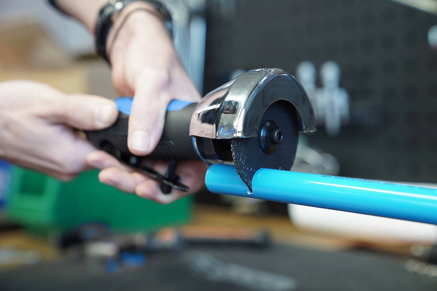 Brilliant Tools BT160703 Druckluft-Winkel-Trennschleifer