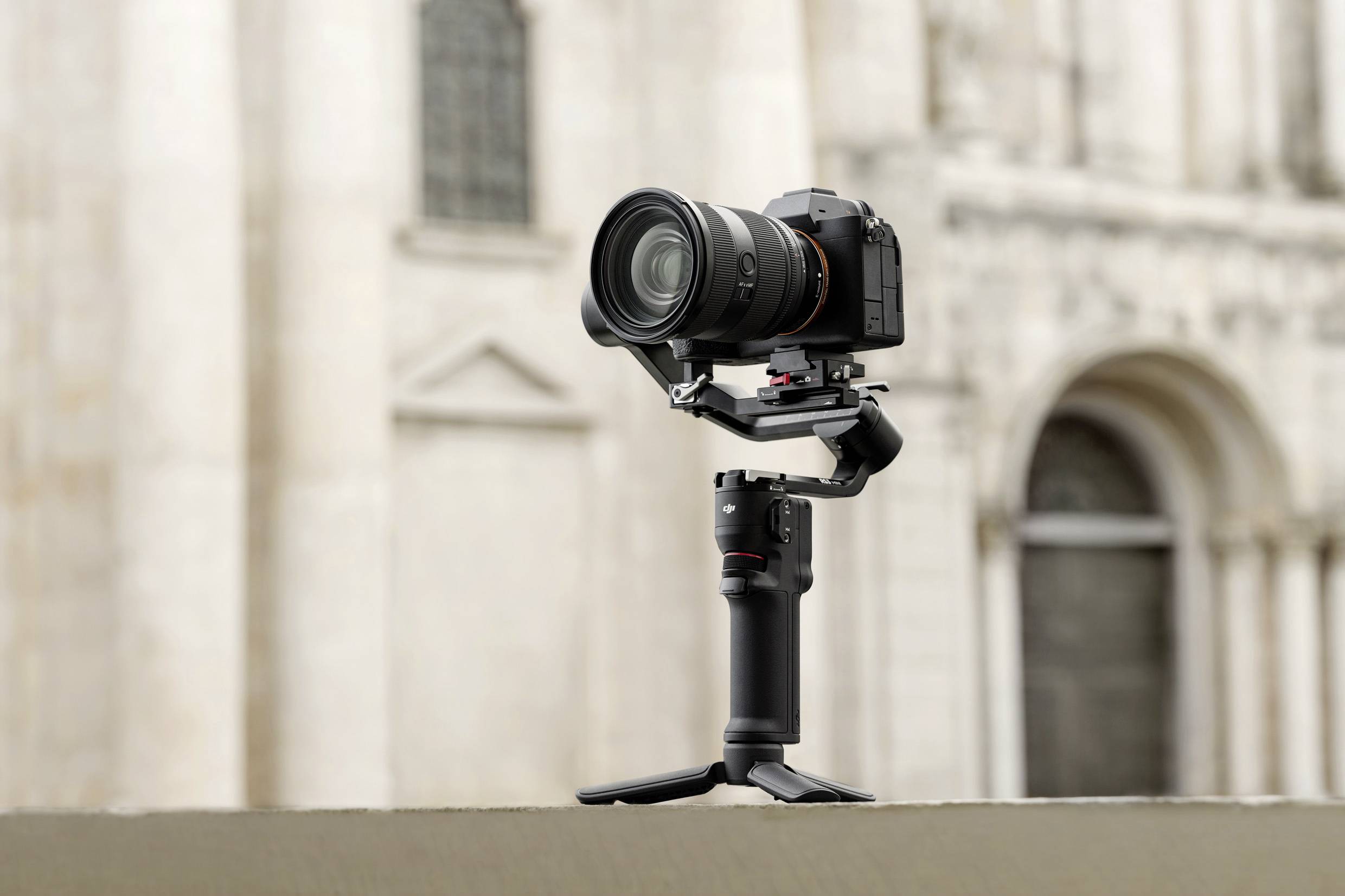 DJI RS 3 Mini Gimbal elektrisch 1/4 Zoll Schwarz 3D-Neiger Belastbar bis 2 kg
