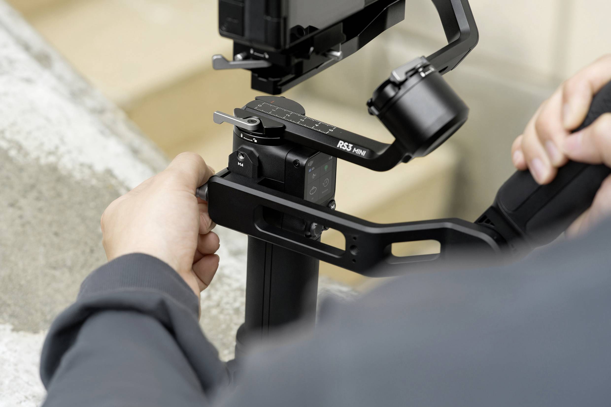 DJI RS 3 Mini Gimbal elektrisch 1/4 Zoll Schwarz 3D-Neiger Belastbar bis 2 kg