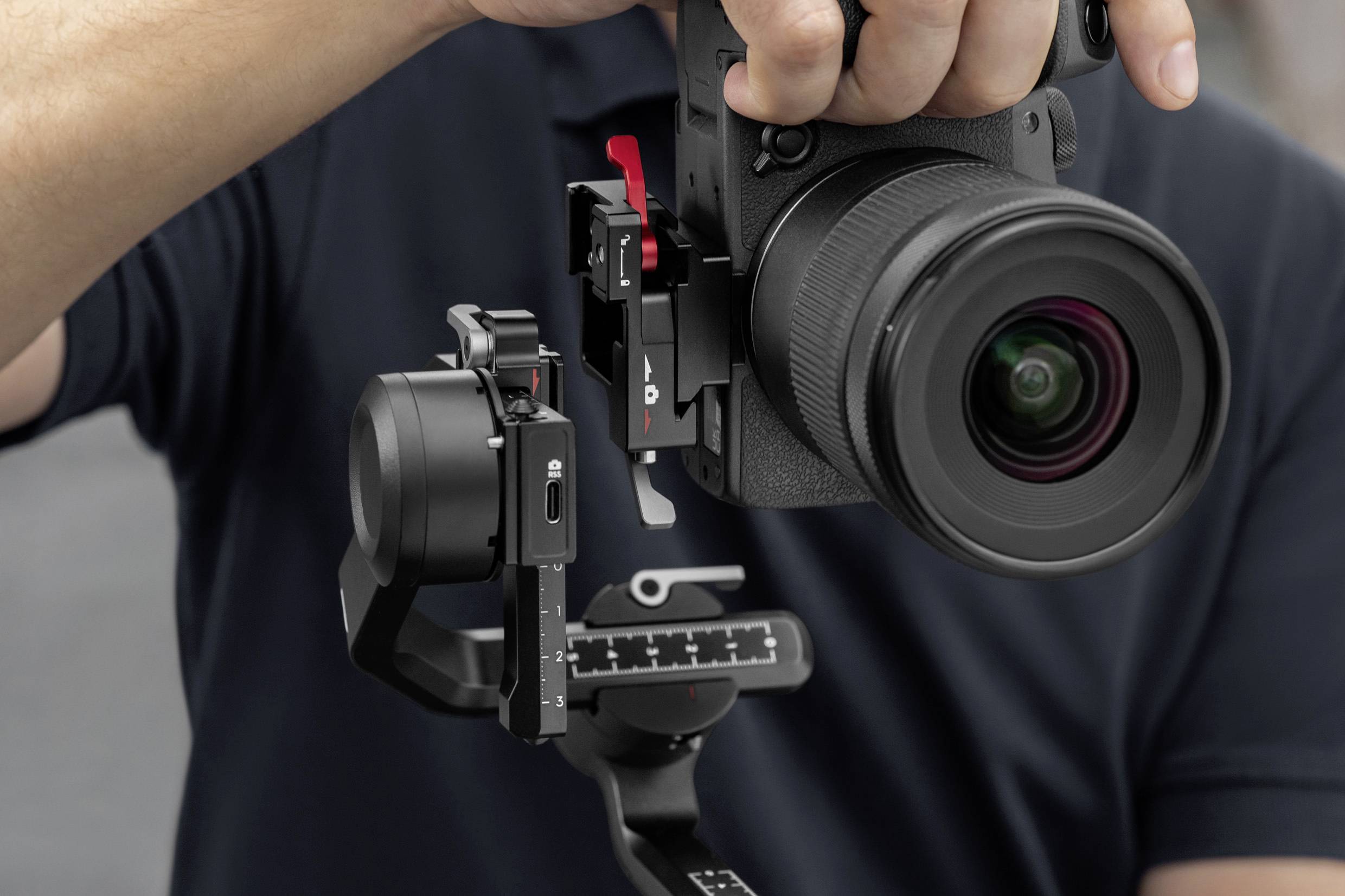 DJI RS 3 Mini Gimbal elektrisch 1/4 Zoll Schwarz 3D-Neiger Belastbar bis 2 kg