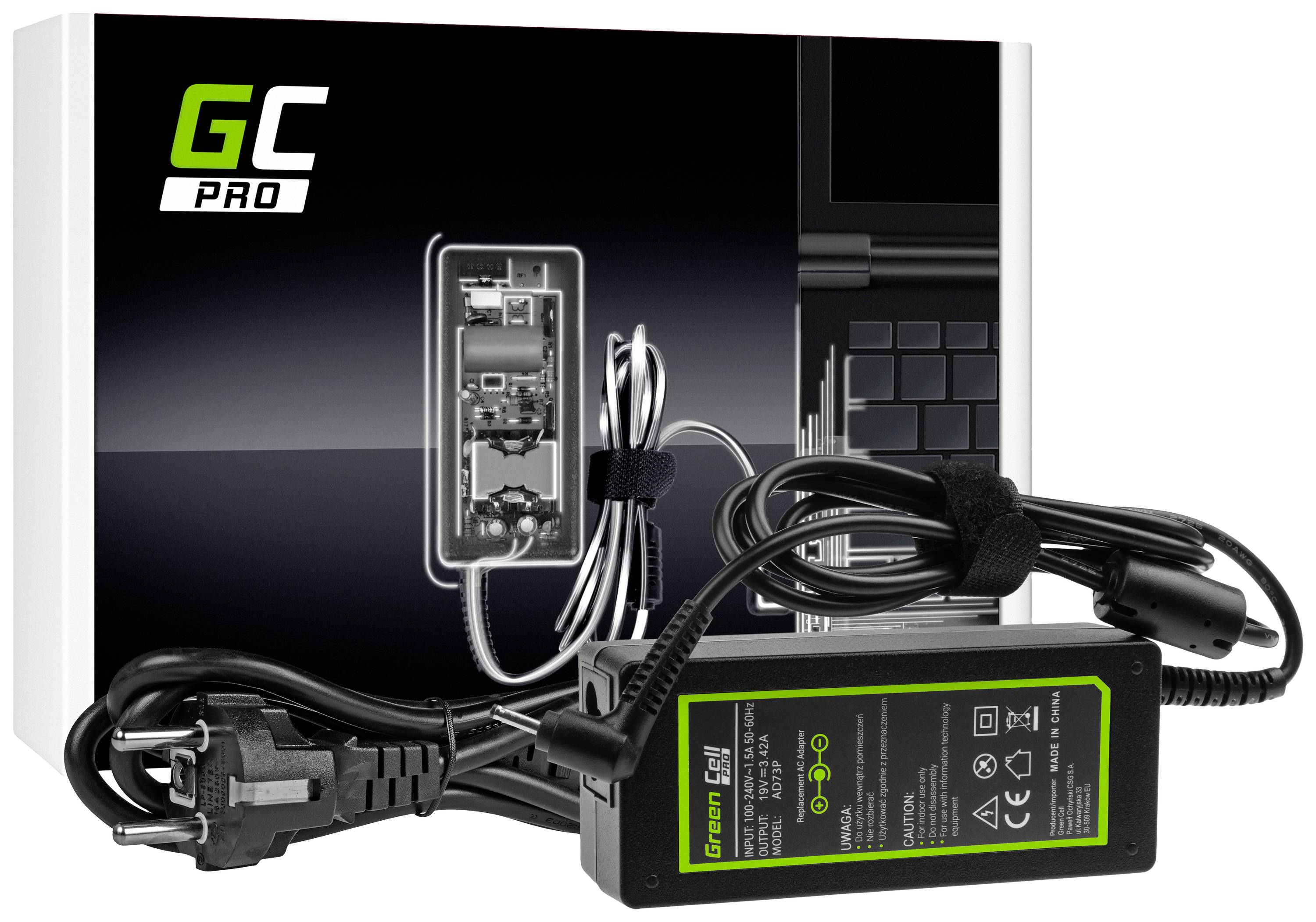 Laptop-Netzteil der Marke GC PRO mit Stromkabel und Bedienungsanleitung, vor einer Produktverpackung platziert.