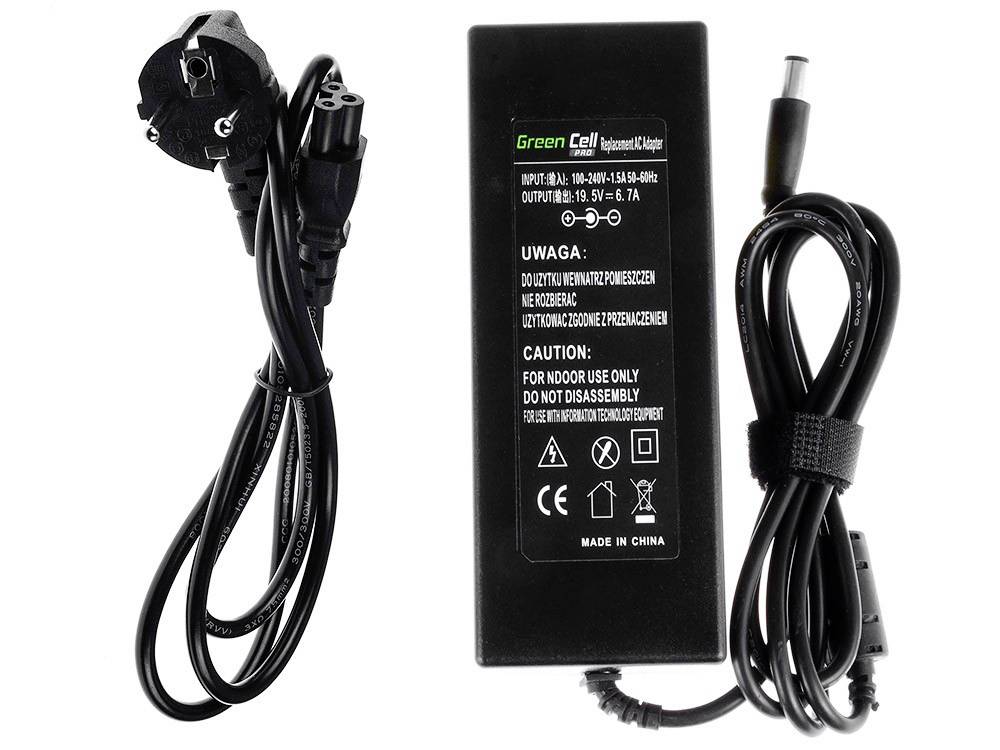 Ein schwarzes Netzteil mit zwei Kabeln. Links das Stromkabel mit EU-Stecker, rechts das Kabel mit DC-Stecker. Texthinweise zur Vorsicht.