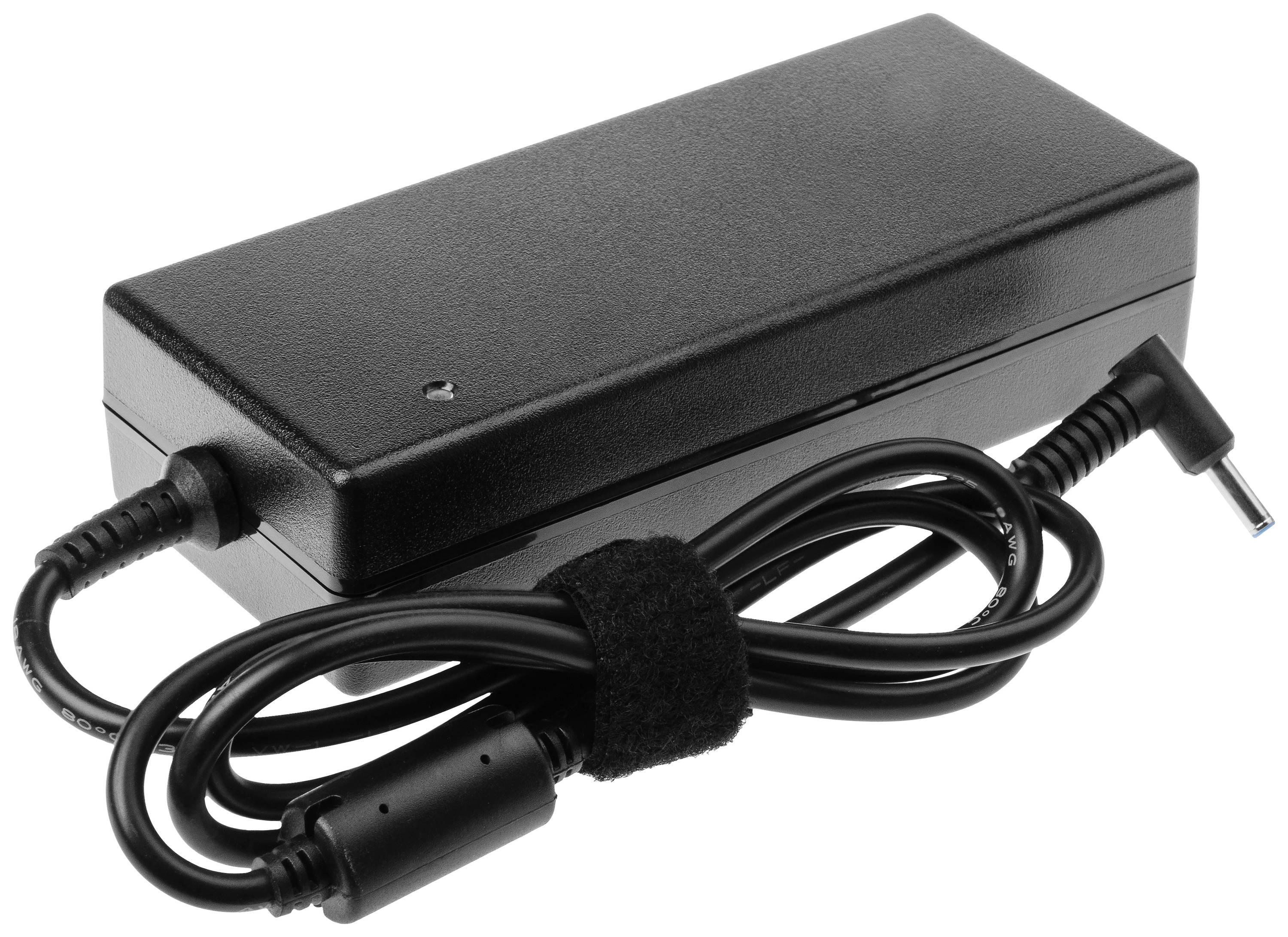 Schwarzes Laptop-Netzteil mit angeschlossenem Kabel, geeignet zum Aufladen elektronischer Geräte.