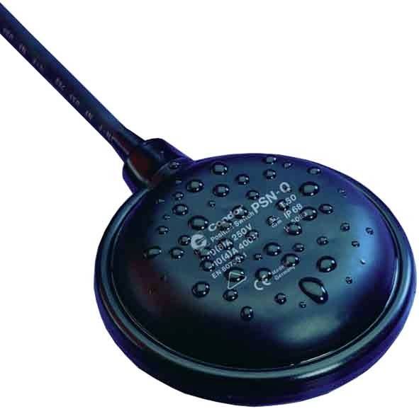 Schwimmerschalter mit Wassertropfen, schwarz, Modellinformationen auf der Oberseite sichtbar. Produkt für Flüssigkeitsstände.