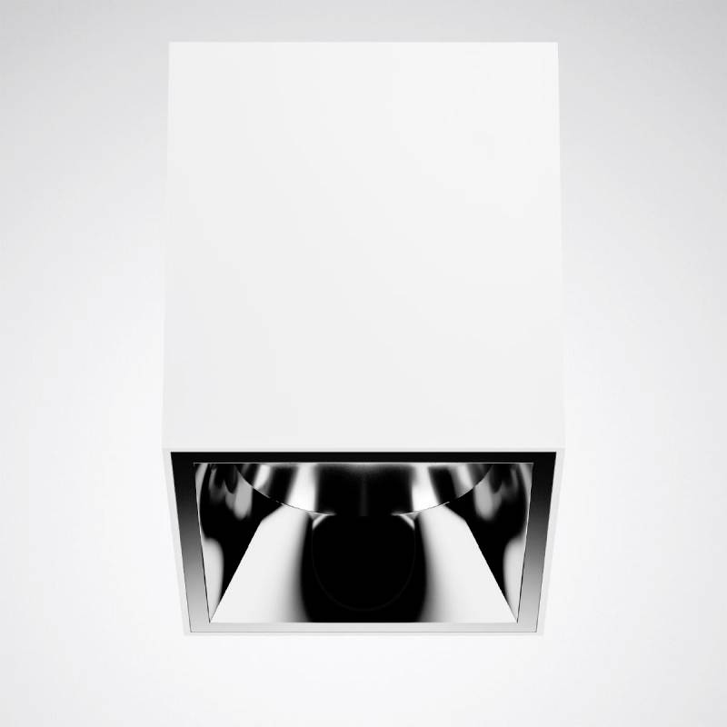 Ein moderner, weißer Deckenstrahler mit quadratischer Form und glänzender, metallischer Innenfläche, geeignet für stilvolle Beleuchtung.
