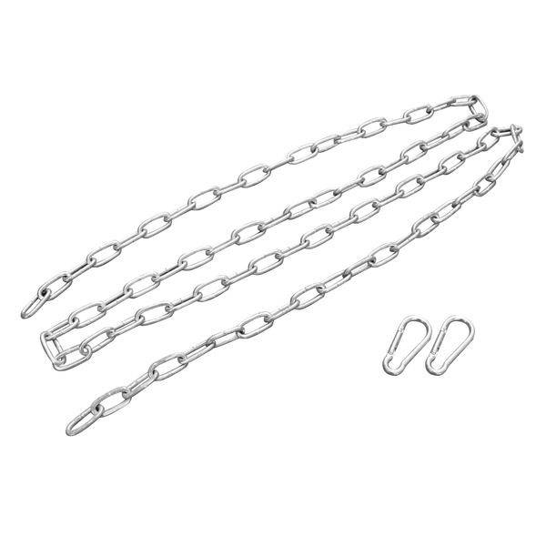 Silberne Metallkette mit zwei Haken. Kette besteht aus ovalen Gliedern und ist horizontal ausgelegt. Haken liegen rechts daneben.