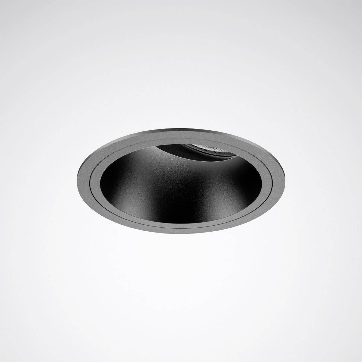 Schwarzer Deckenstrahler mit rundem Gehäuse, eingebaut in eine weiße Decke. Minimalistisches Design, fokussierte Beleuchtung.