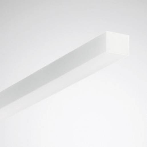 Eine schlichte, weiße rechteckige Leuchte, die diagonal von oben nach unten im Bild verläuft. Hintergrund in hellem Grau.