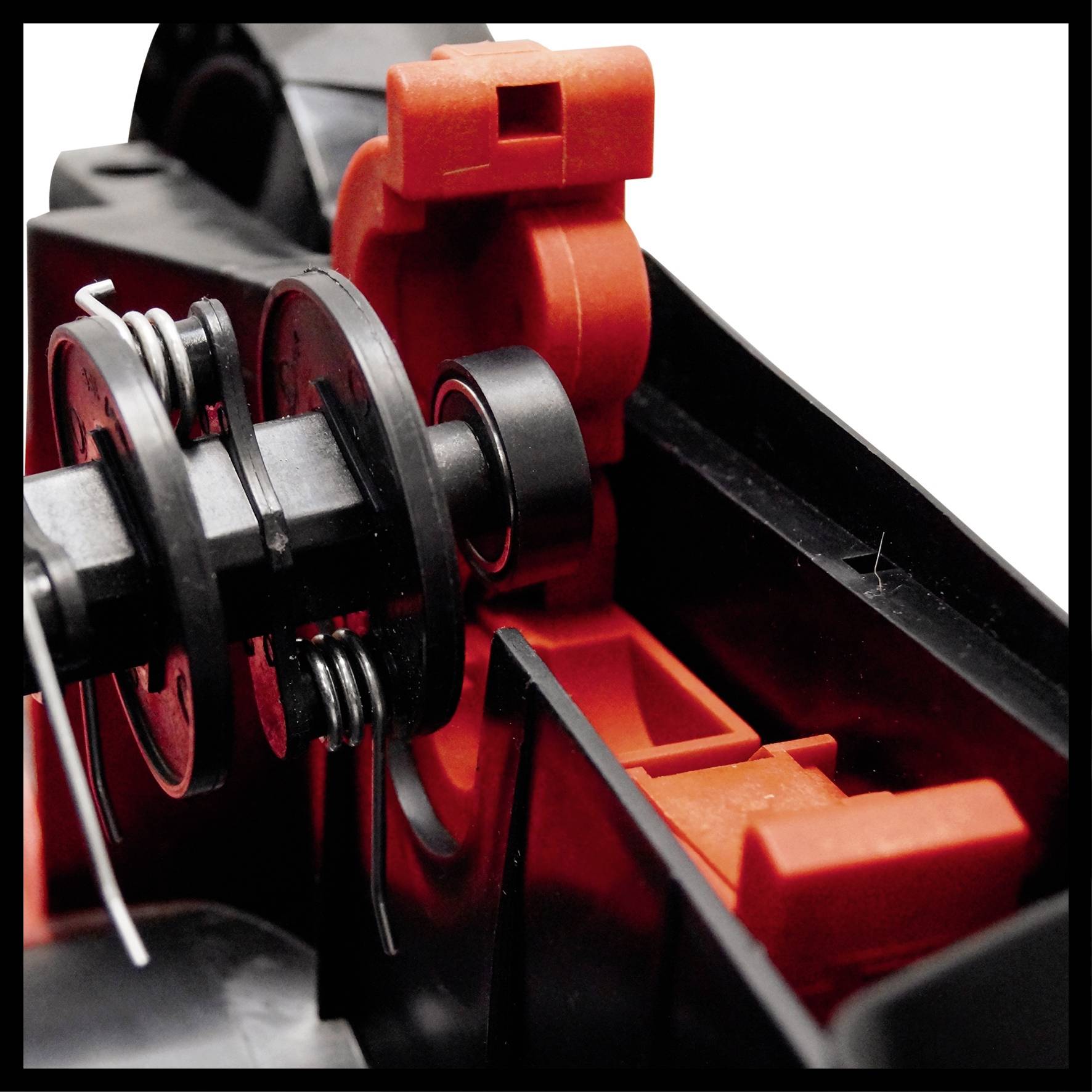 Nahaufnahme eines mechanischen Teils mit Federn und Zahnrädern in Schwarz und Rot; zeigt technische Details und Strukturen.